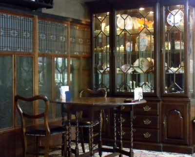 和室だけれど西洋骨董が似合う空間