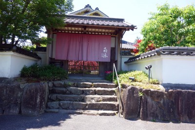 外観は日本料亭の雰囲気